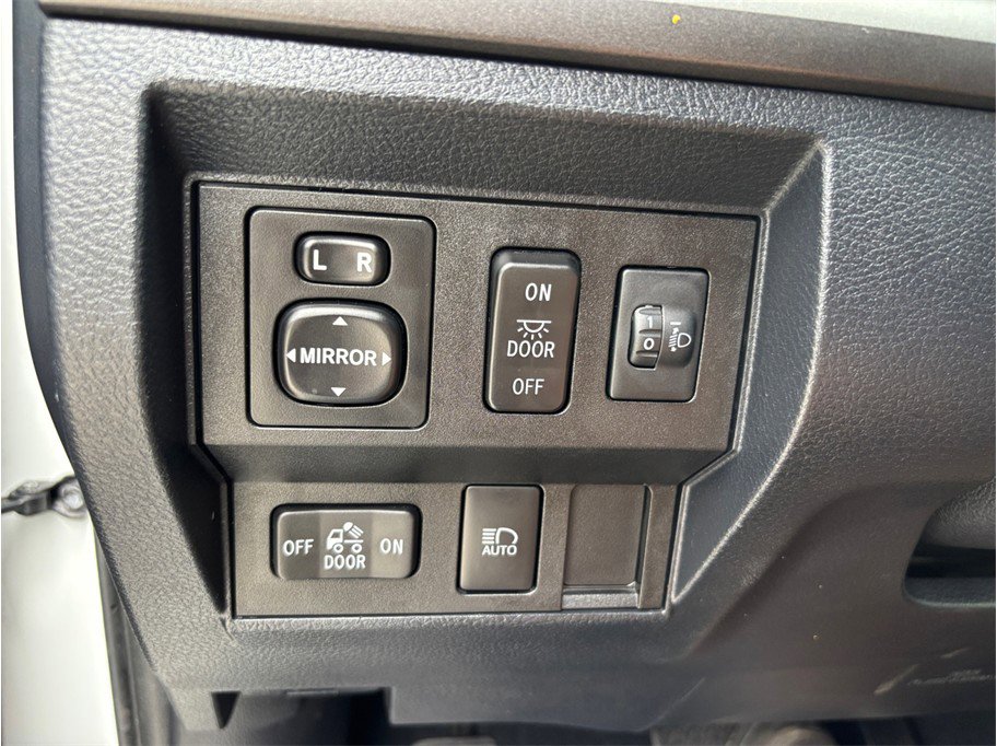 Used 2018 Toyota Tundra SR5 w/ SR5 Upgrade Package image 27