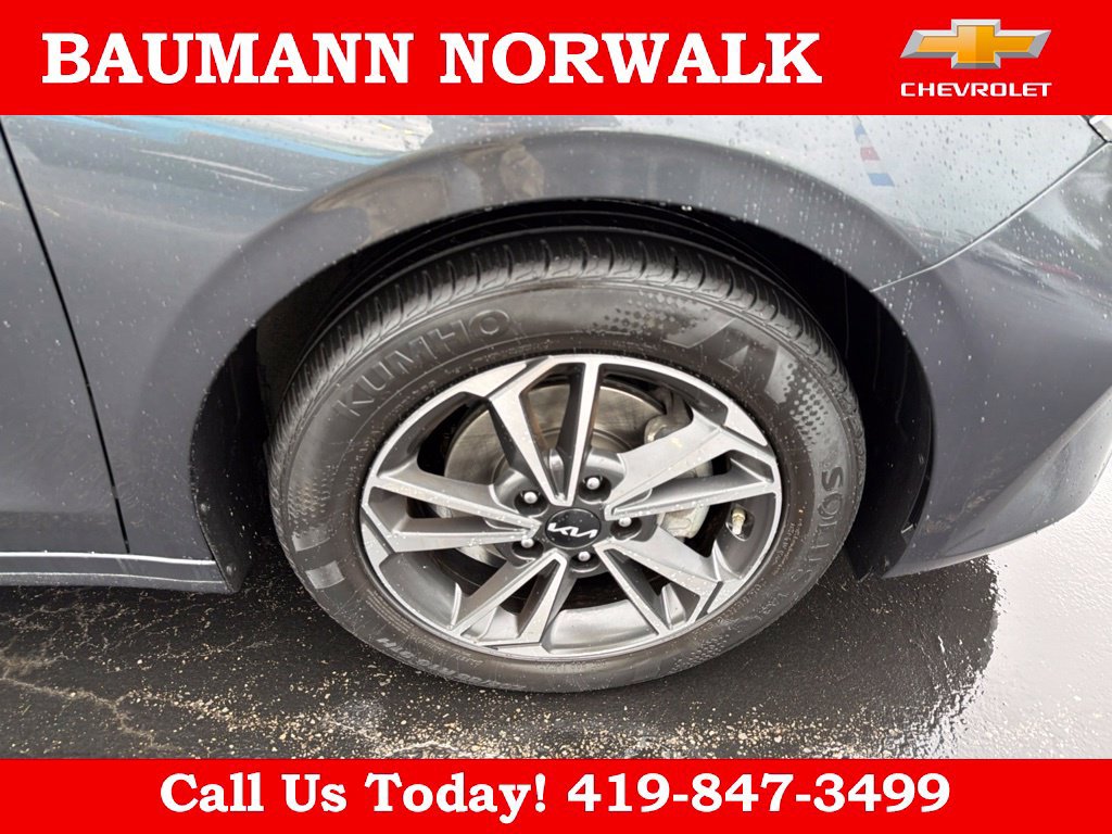 Used 2024 Kia Forte LXS w/ LXS Technology Package FWD image 9