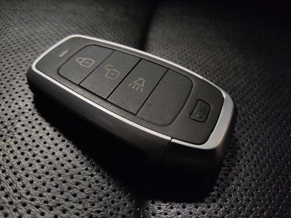 Used 2023 GMC Terrain SLT image 32