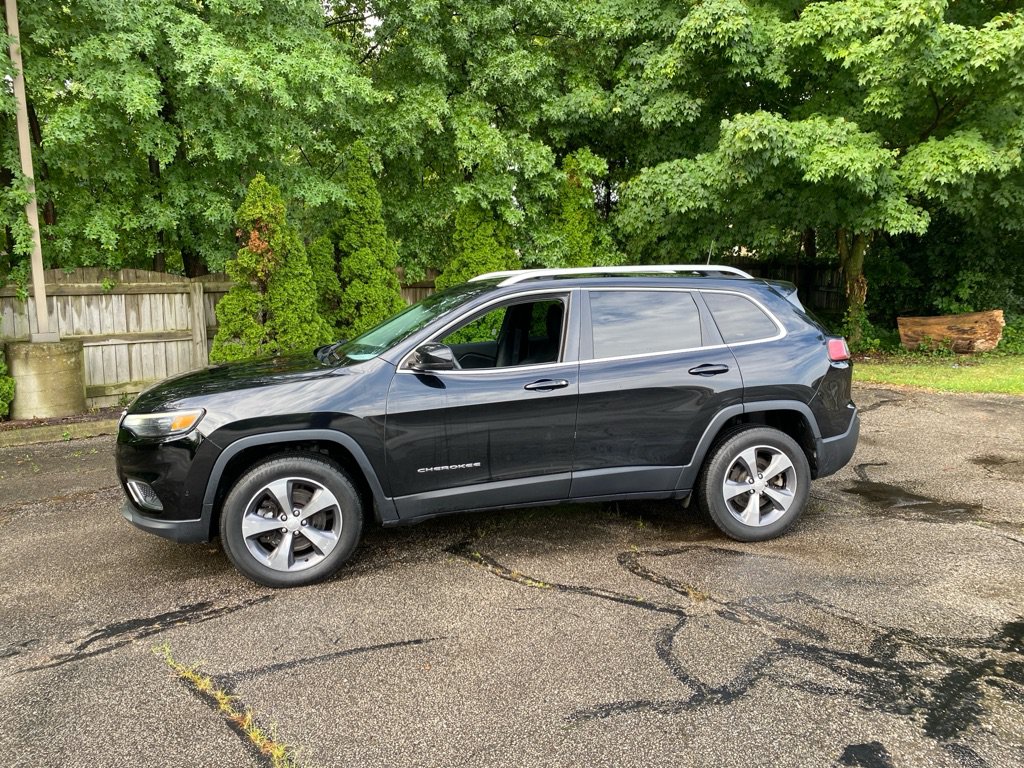 Used 2019 Jeep Cherokee Limited AWD/4WD image 2