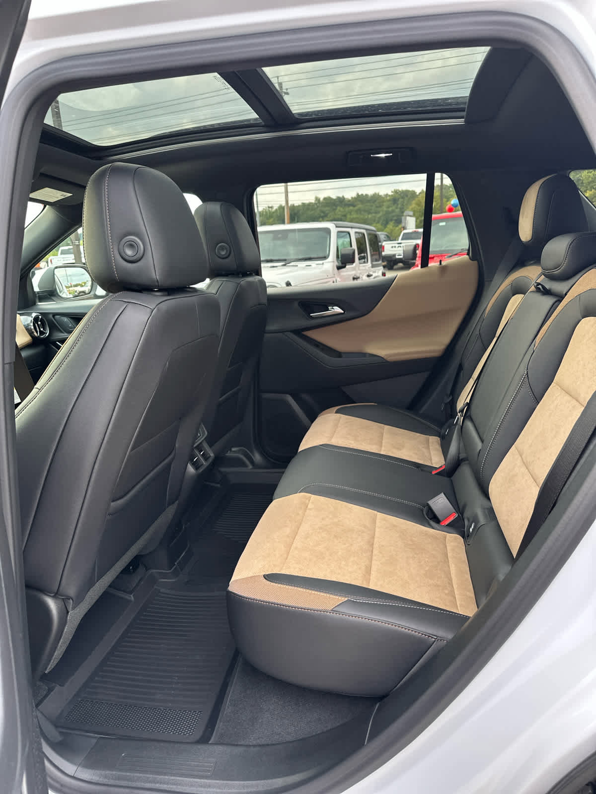 New 2026 Chevrolet Equinox ACTIV w/ Convenience Package III image 13