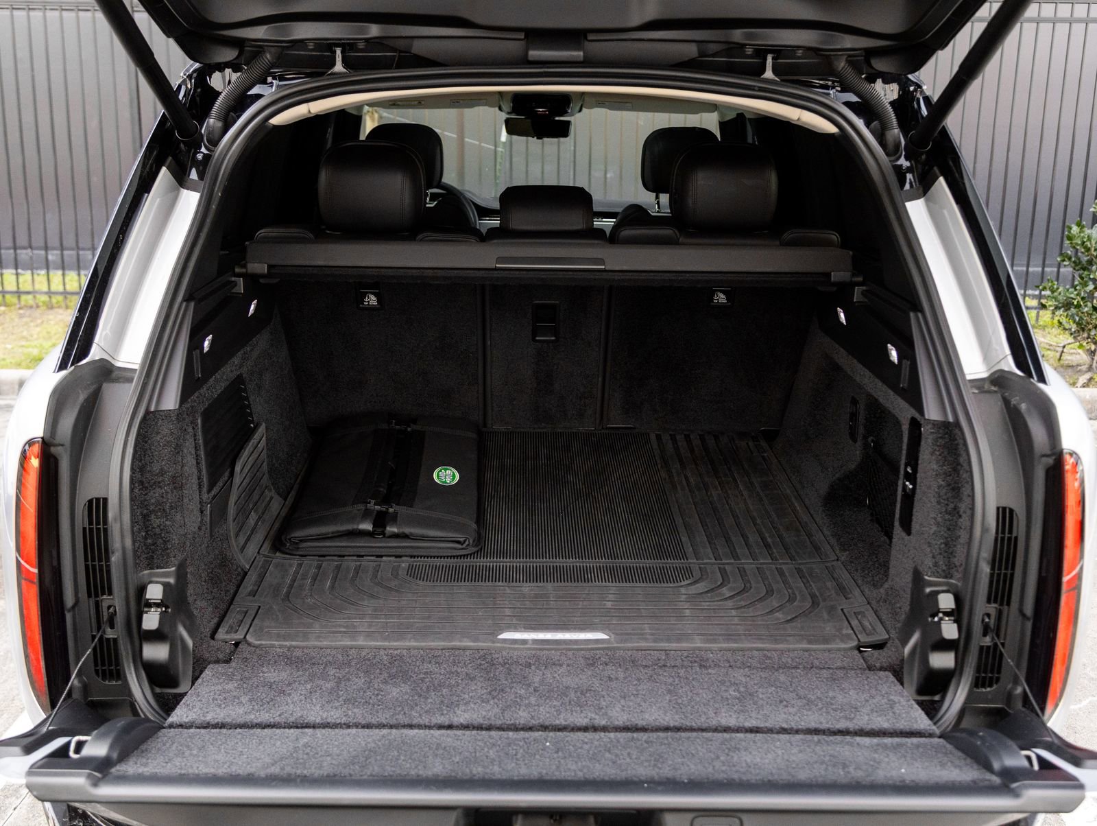 Used 2025 Land Rover Range Rover SE image 29