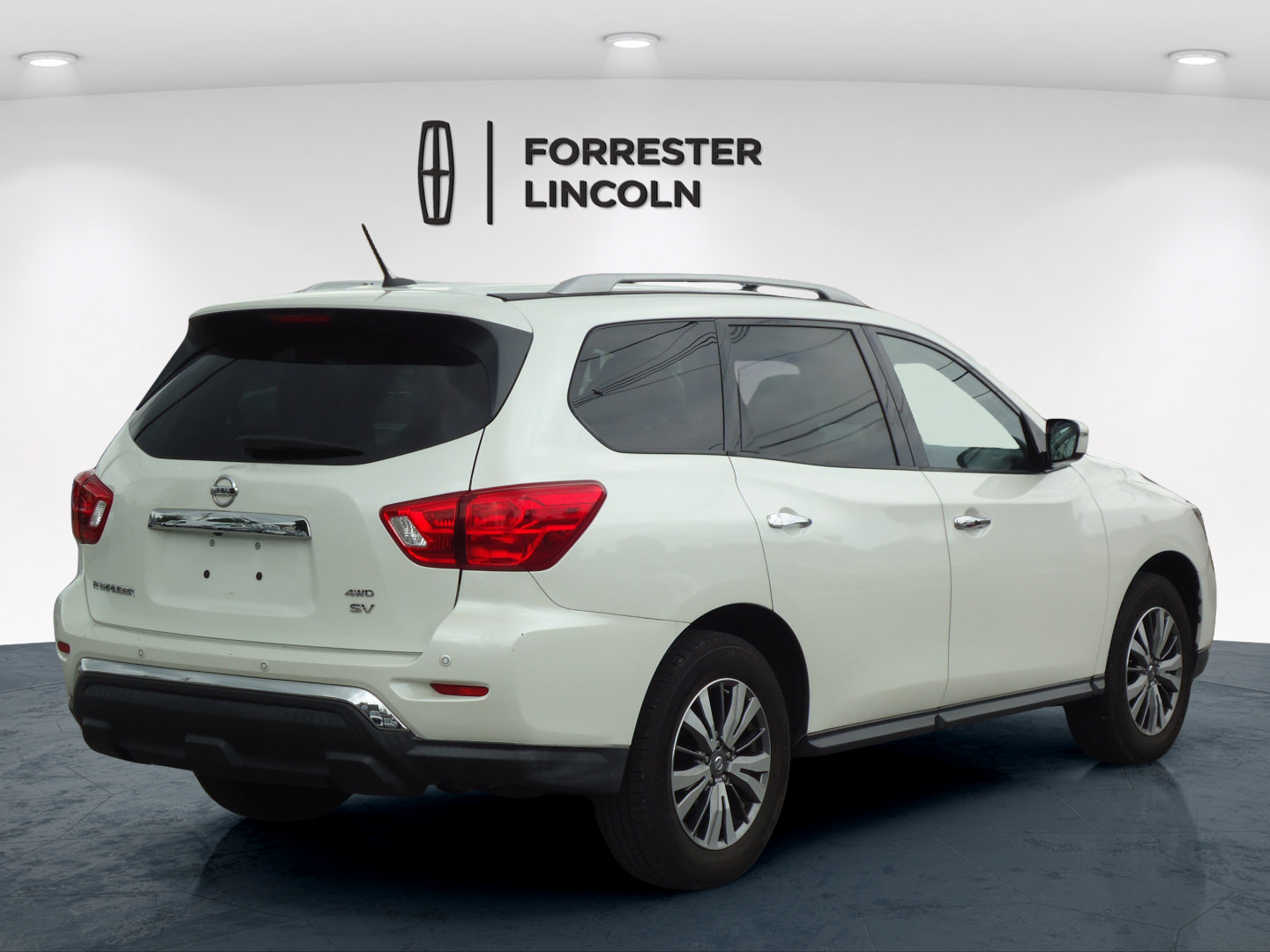 Used 2018 Nissan Pathfinder SV w/ SV All Weather Package AWD/4WD image 3