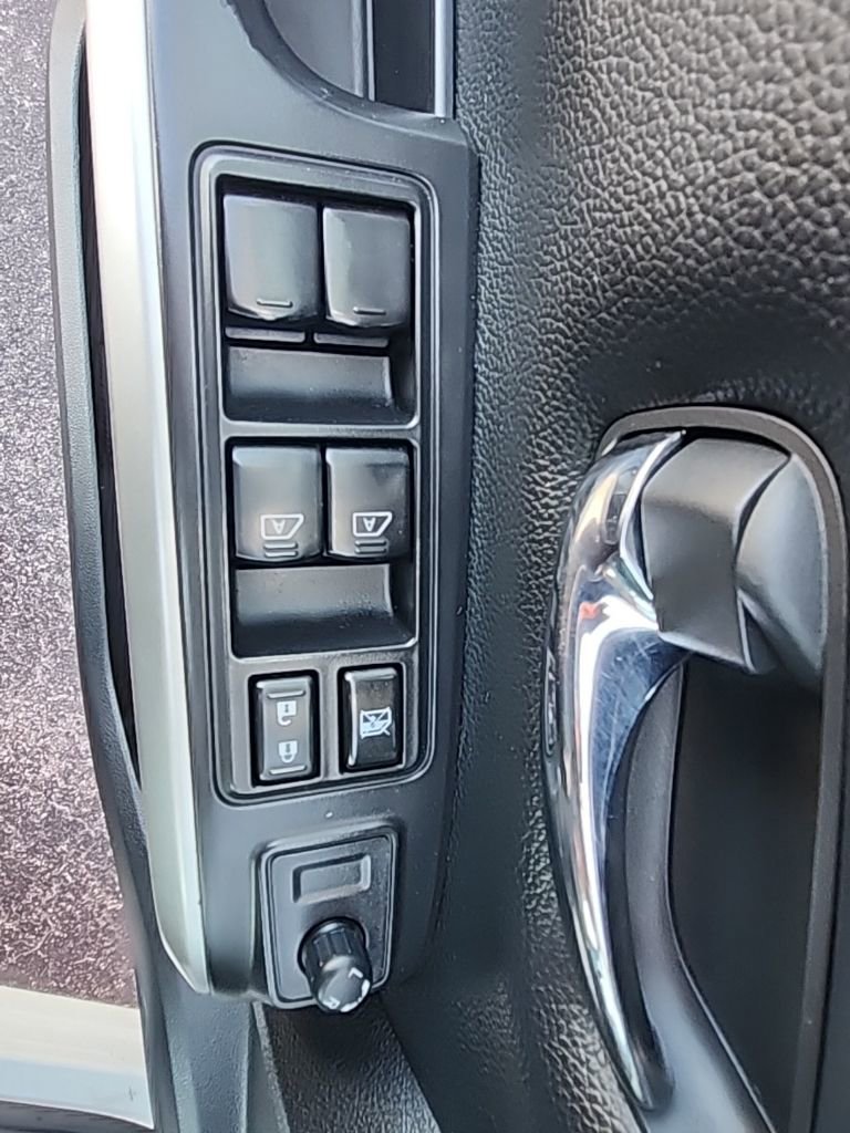 Used 2022 Nissan Titan SV image 29