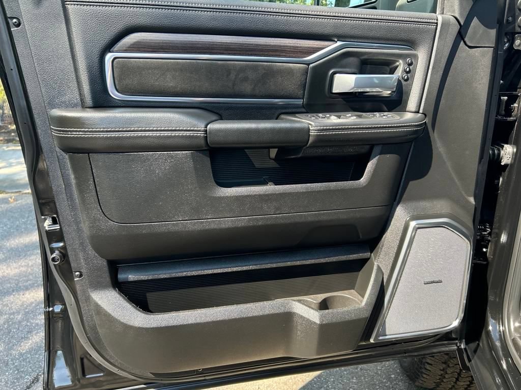New 2026 RAM 2500 Laramie AWD/4WD image 12
