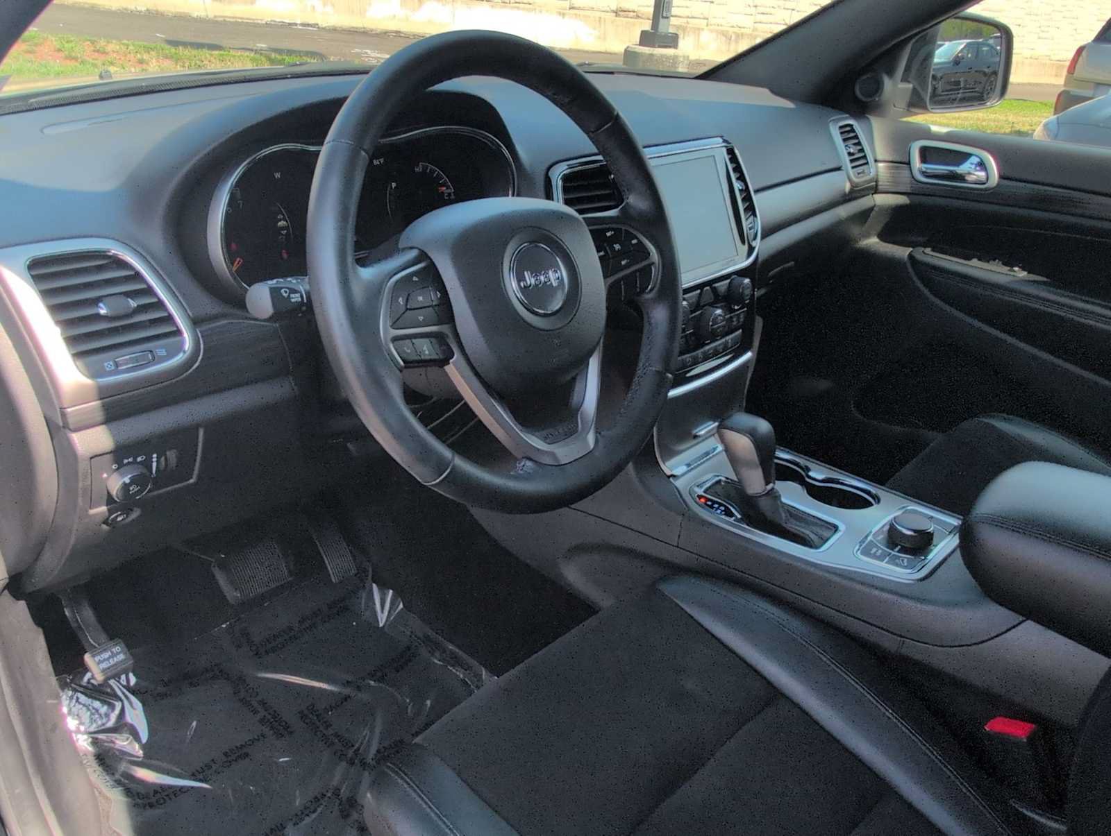 Used 2022 Jeep Grand Cherokee Laredo X AWD/4WD image 10