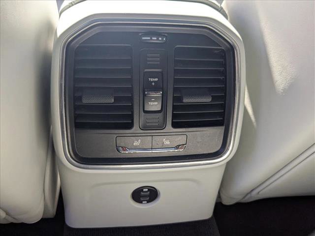 Used 2024 Porsche Macan image 18