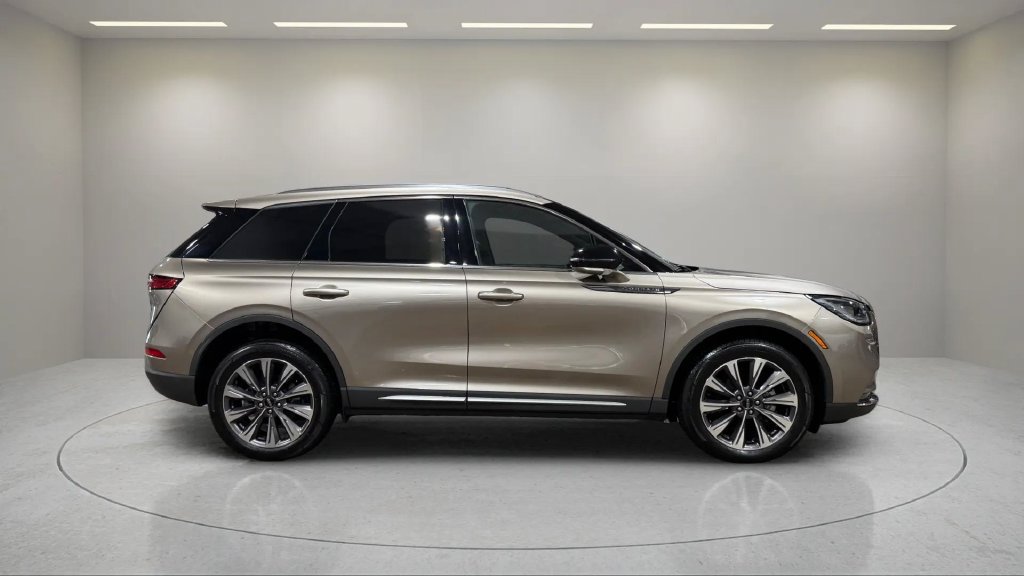 Certified 2020 Lincoln Corsair Reserve w/ Elements Package AWD/4WD image 2