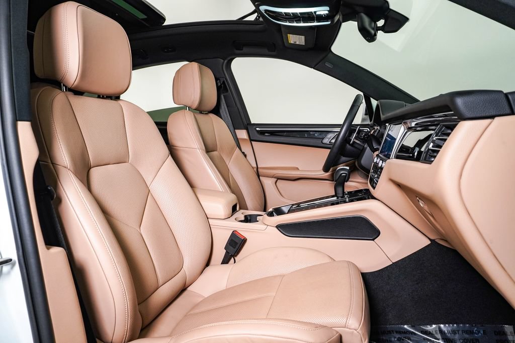 Certified 2025 Porsche Macan AWD/4WD image 14