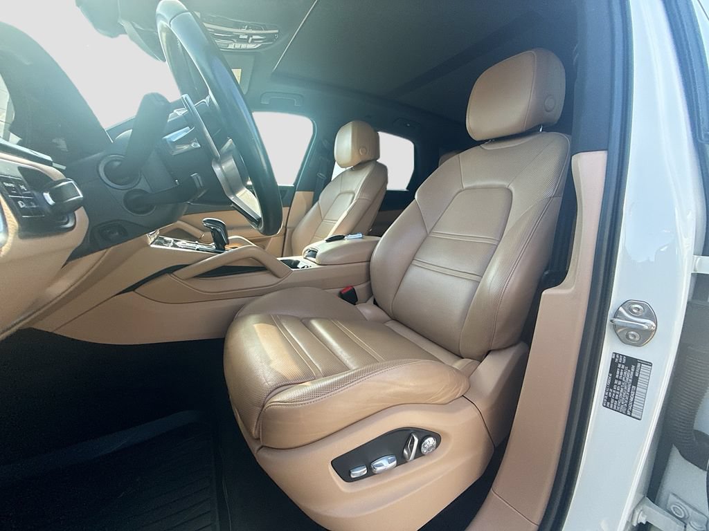 Used 2021 Porsche Cayenne AWD/4WD image 23