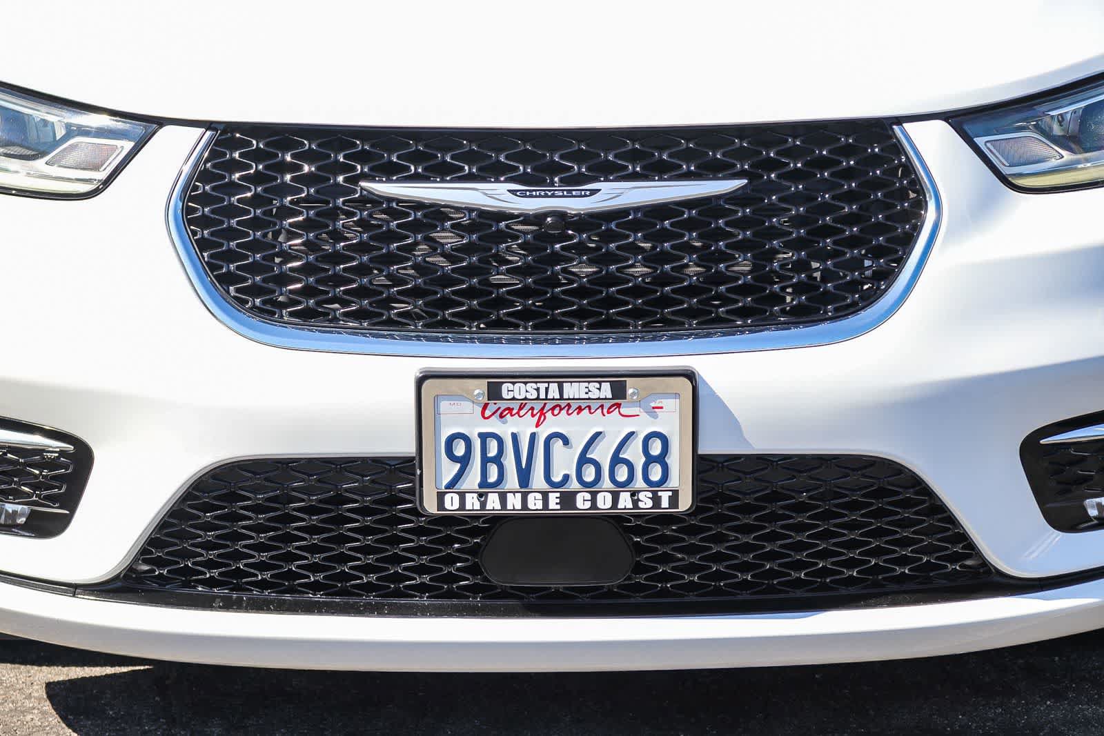 Used 2022 Chrysler Pacifica Touring-L FWD image 9