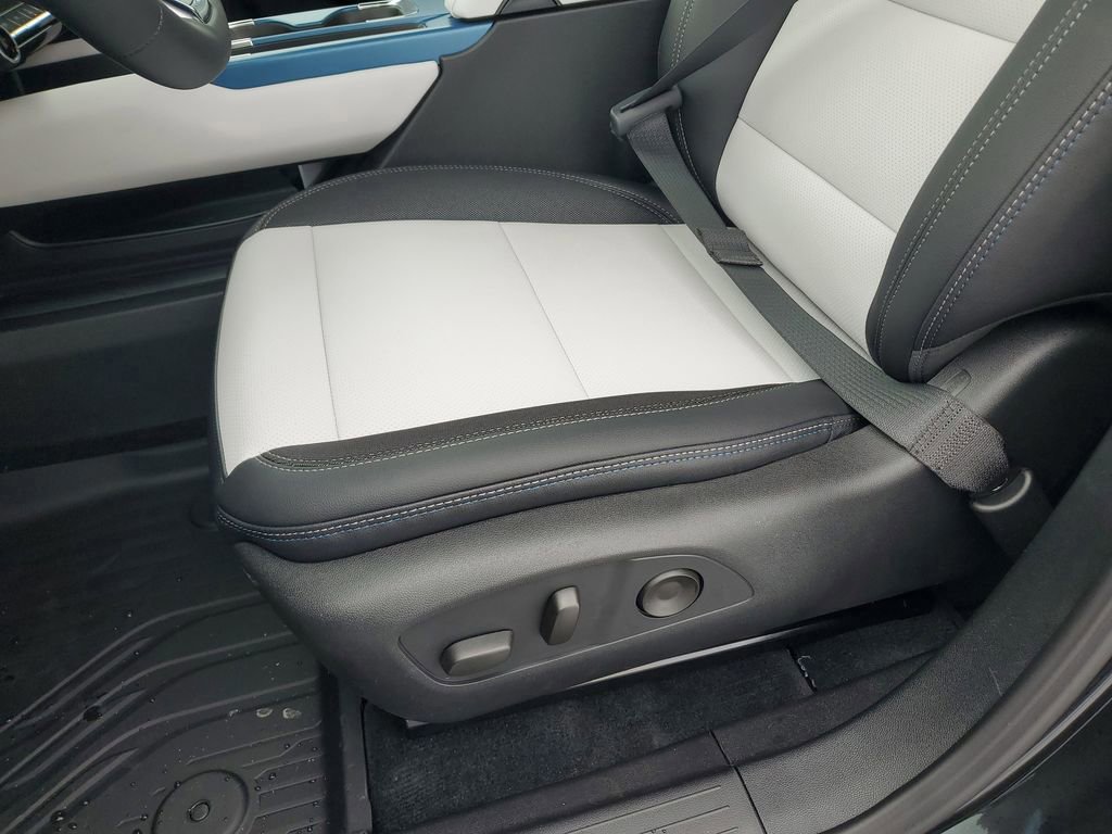 New 2026 Chevrolet Equinox EV LT image 13