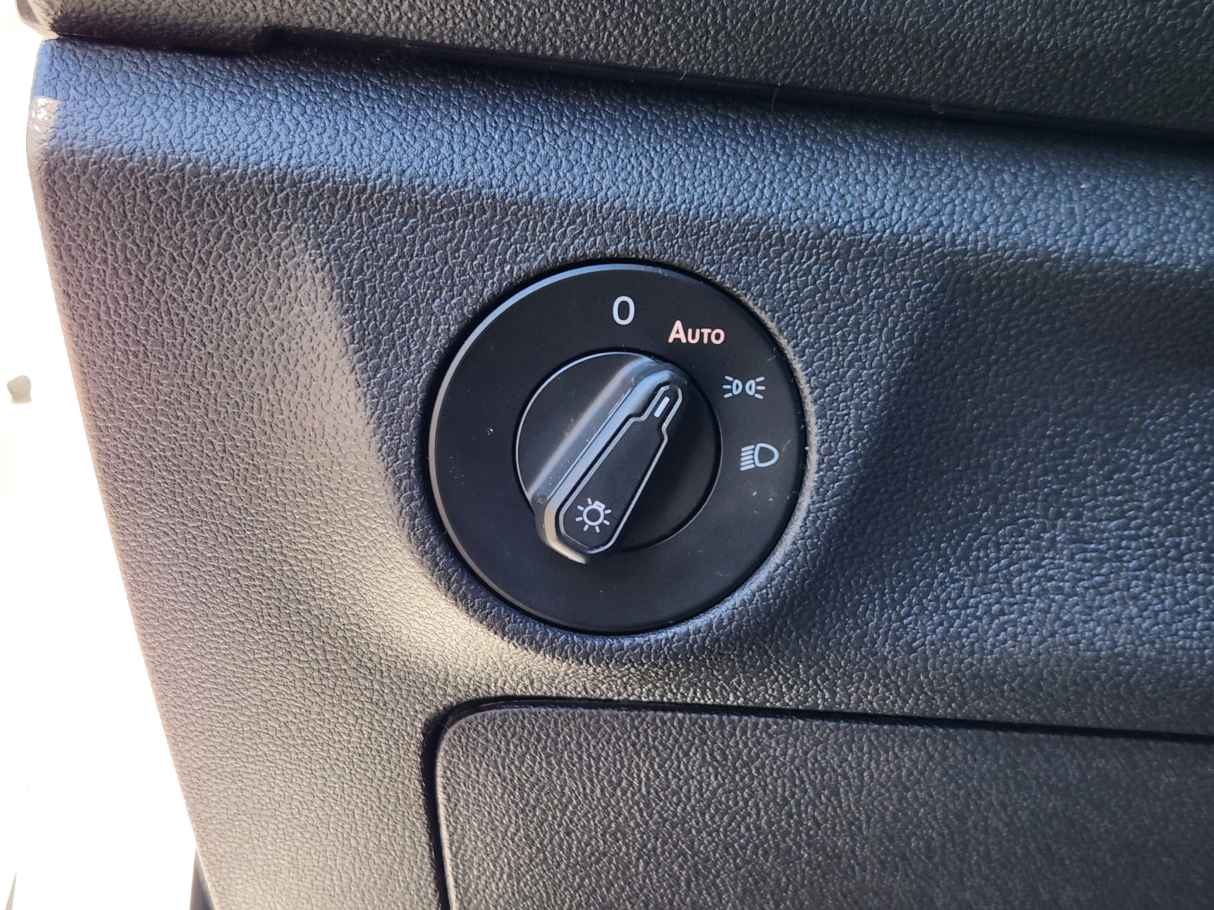 Used 2019 Volkswagen Jetta SE image 25