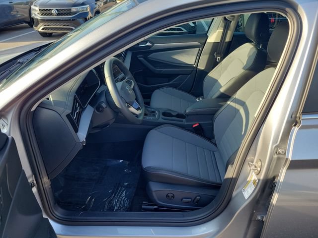 Used 2026 Volkswagen Jetta SE FWD image 16