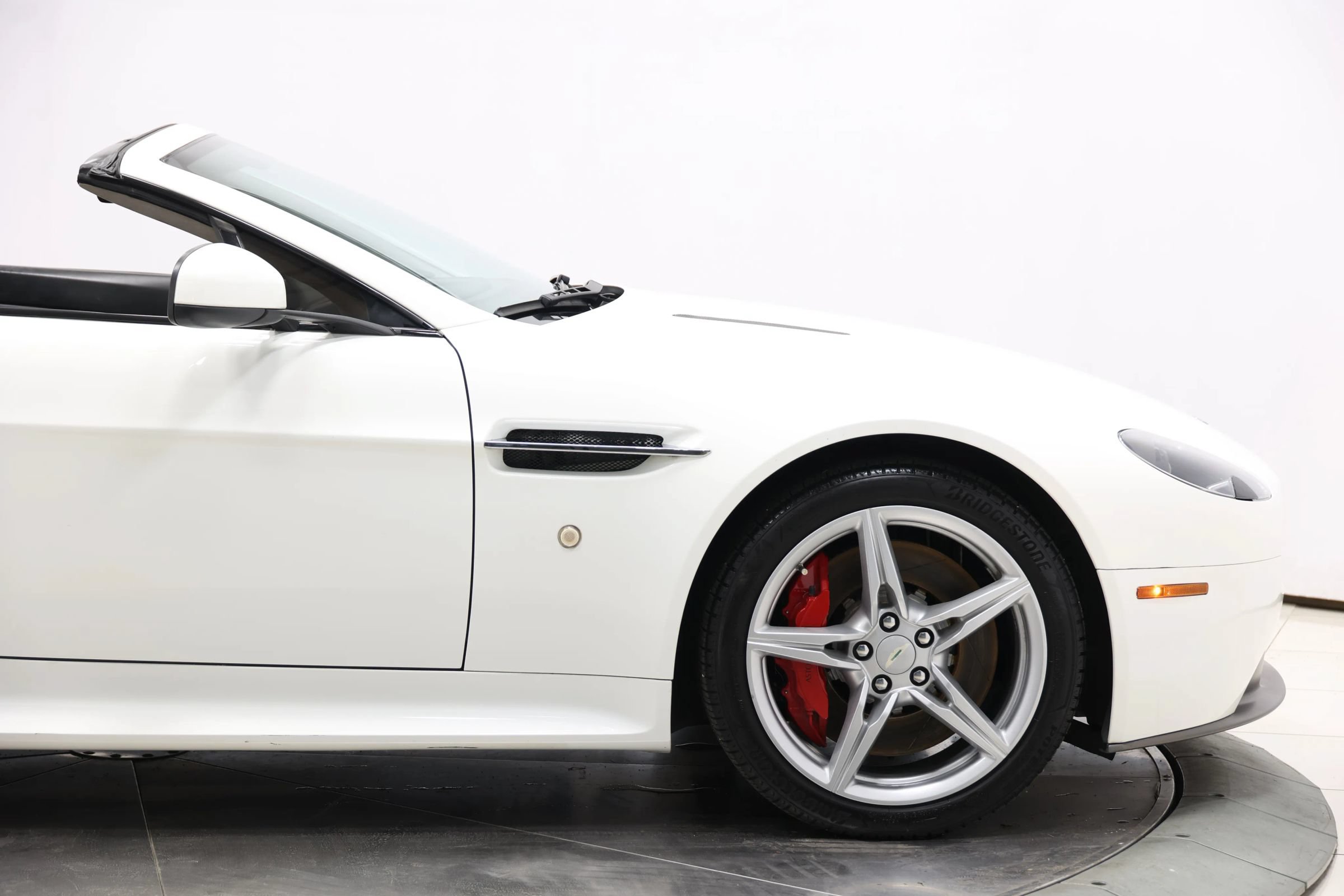 Used 2016 Aston Martin V8 Vantage GT RWD image 54