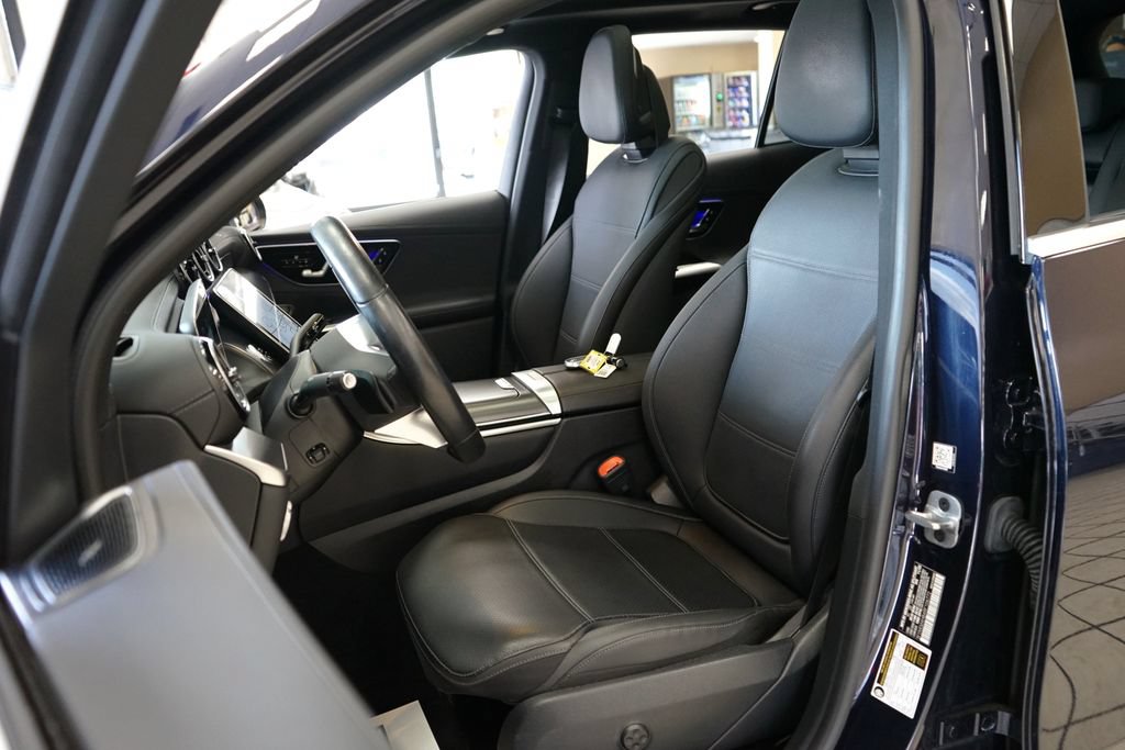 Used 2024 Mercedes-Benz GLC 300 4MATIC image 2