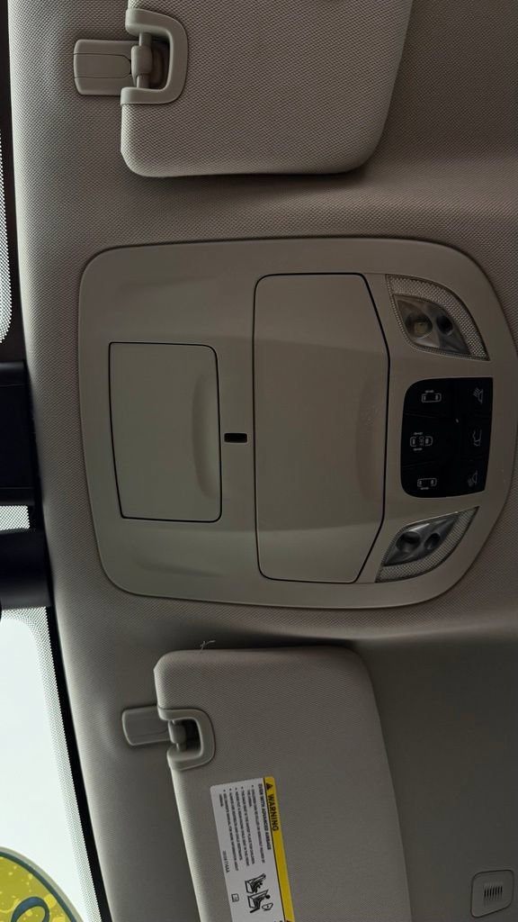 Used 2018 Chrysler Pacifica Touring-L w/ Premium Audio Group FWD image 26