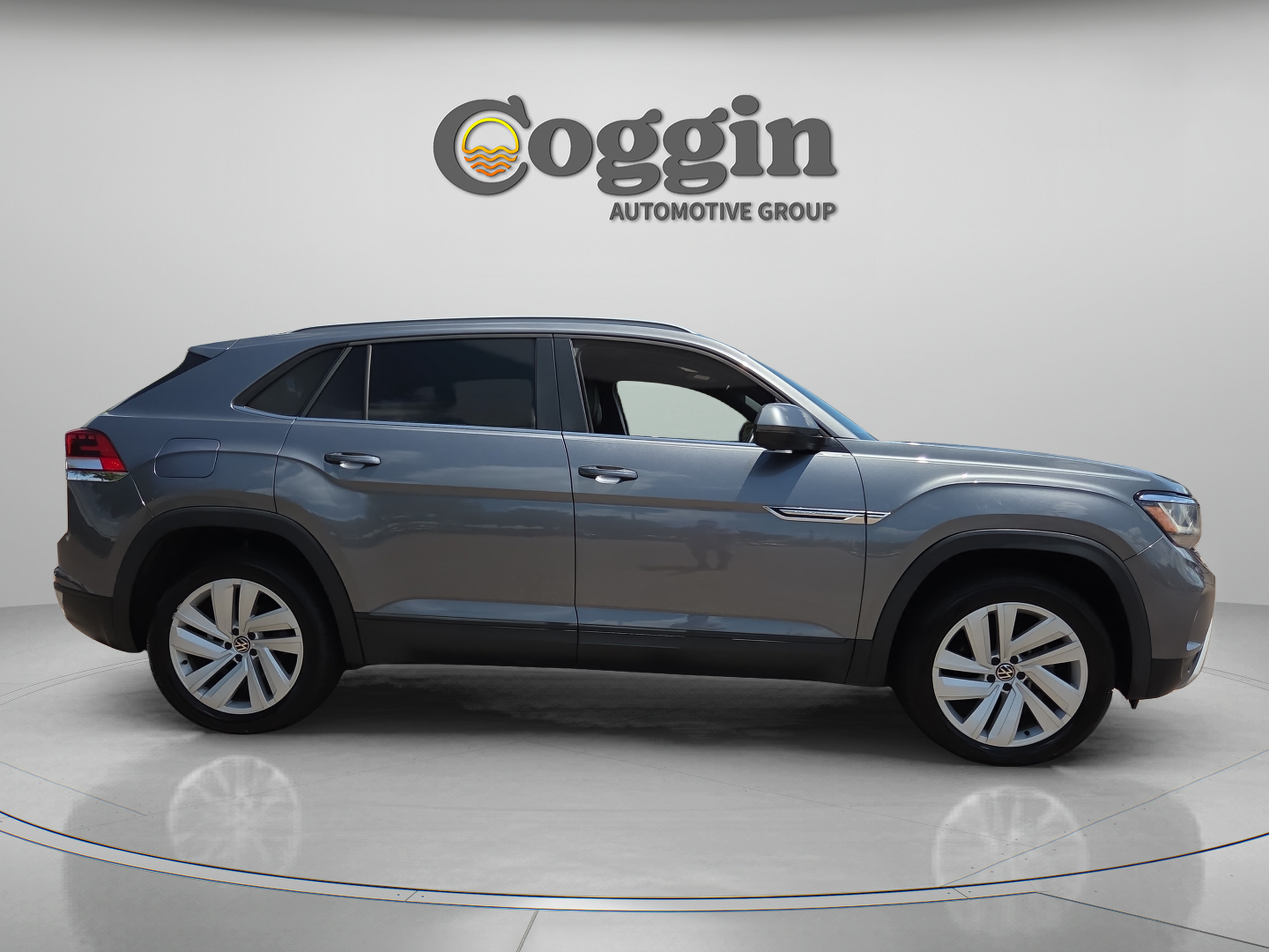 Used 2021 Volkswagen Atlas Cross Sport SE w/ Panoramic Sunroof Package FWD image 6