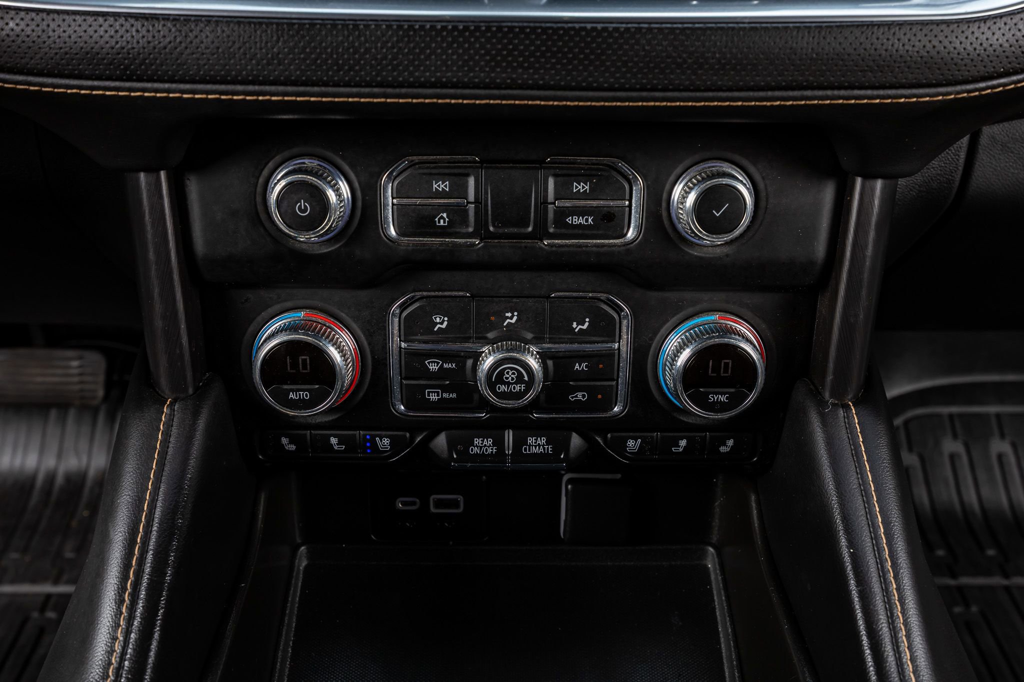 Used 2021 GMC Yukon AT4 w/ Rear Media and Nav Package AWD/4WD image 23