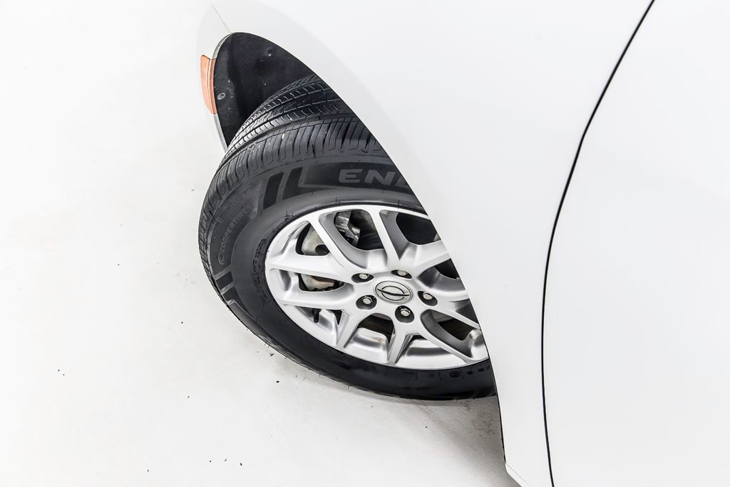 Used 2022 Chrysler Voyager LX image 13