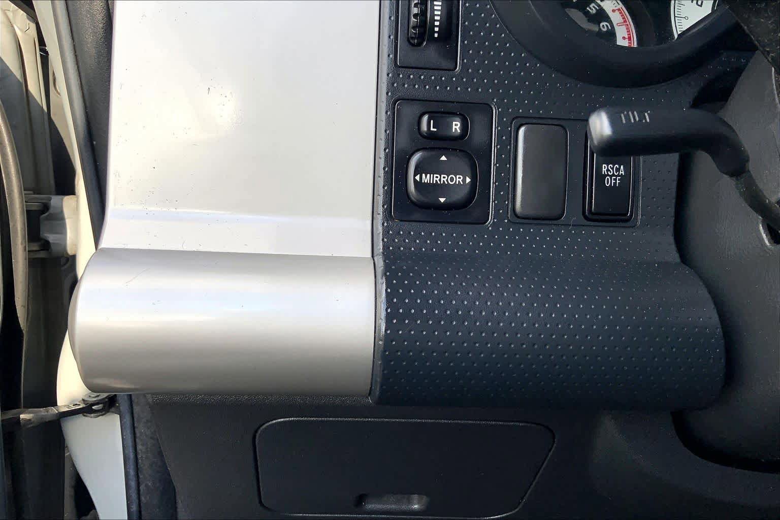 Used 2014 Toyota FJ Cruiser 4WD w/ Convenience Package image 33