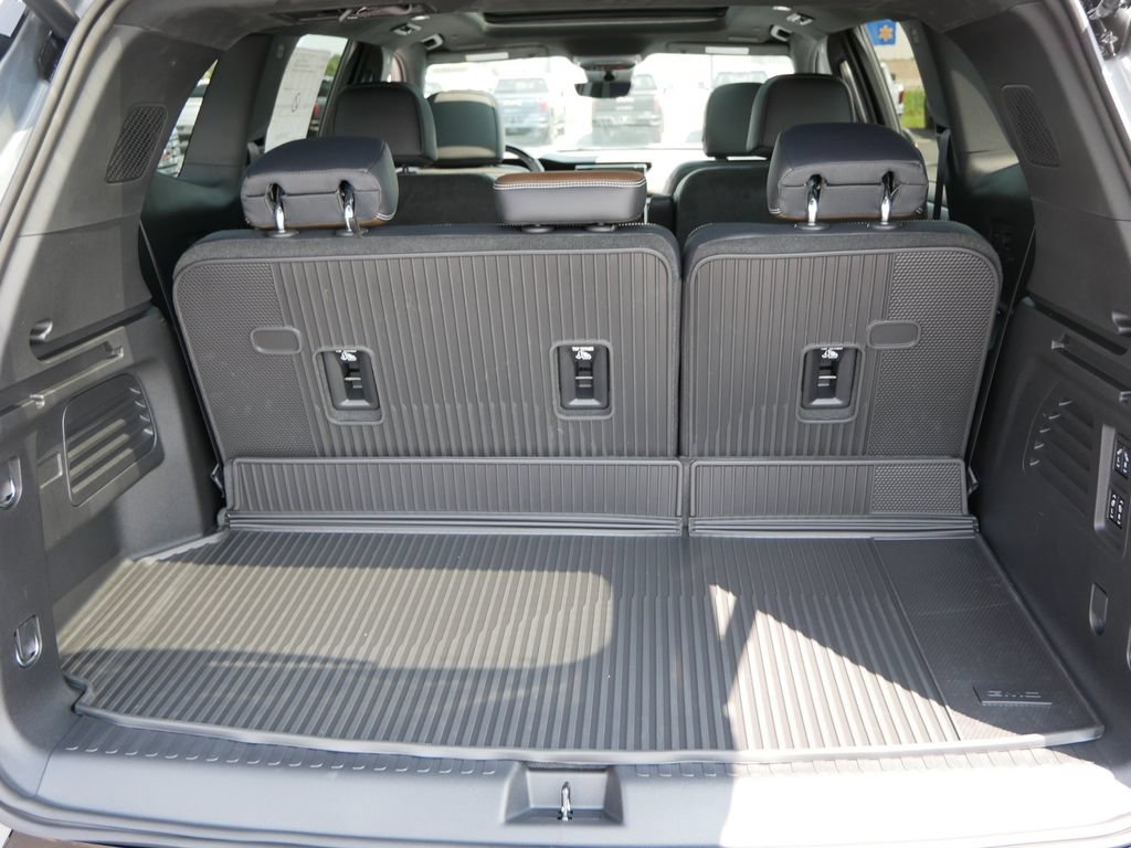 New 2026 GMC Acadia Denali Ultimate w/ LPO, Floor Liner Package AWD/4WD image 4