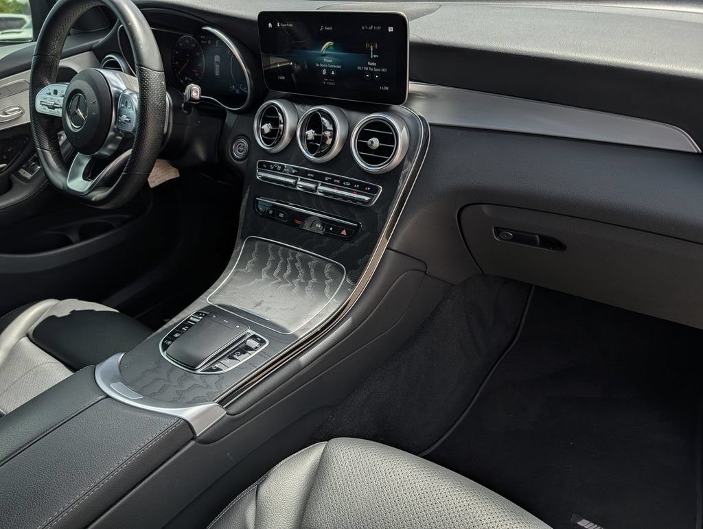 Used 2022 Mercedes-Benz GLC 300 image 32