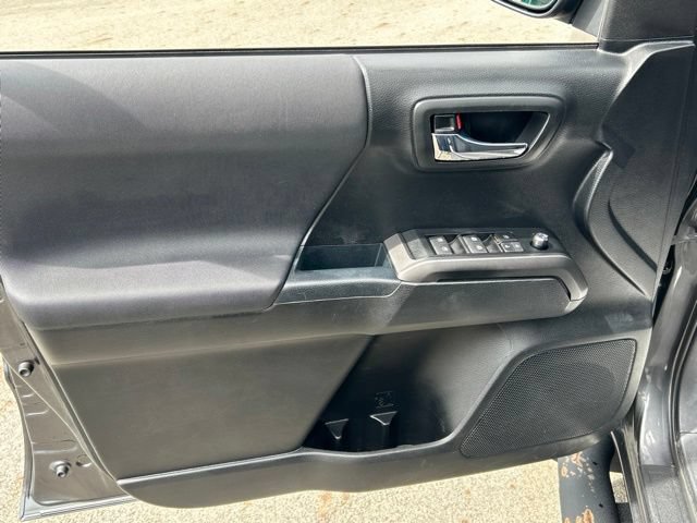 Used 2017 Toyota Tacoma TRD Sport w/ Tow Package (A/T) AWD/4WD image 22