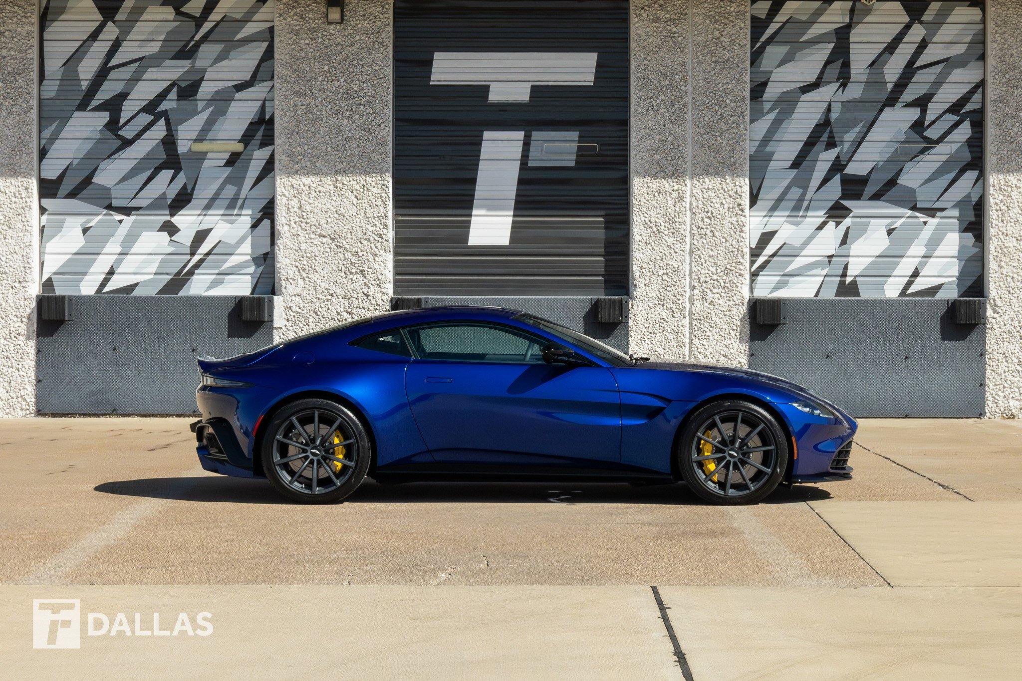 Used 2023 Aston Martin V8 Vantage Coupe image 17