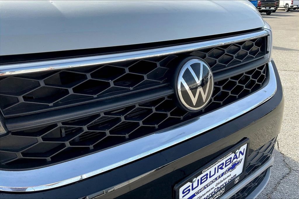 Used 2024 Volkswagen Taos SE image 30