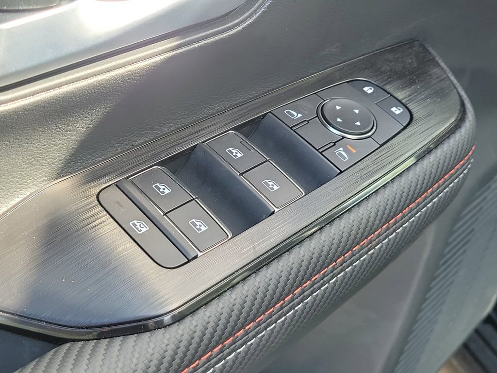 New 2026 Nissan Kicks SR image 17