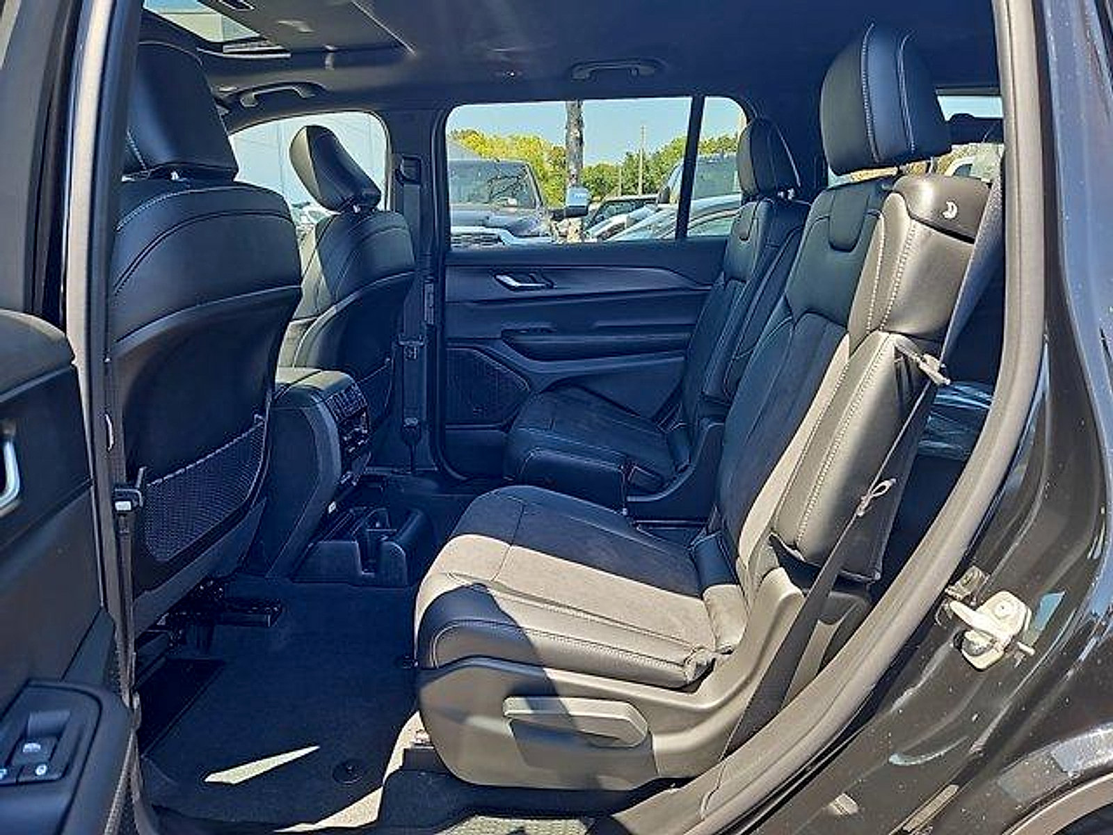 New 2024 Jeep Grand Cherokee L Altitude RWD image 8