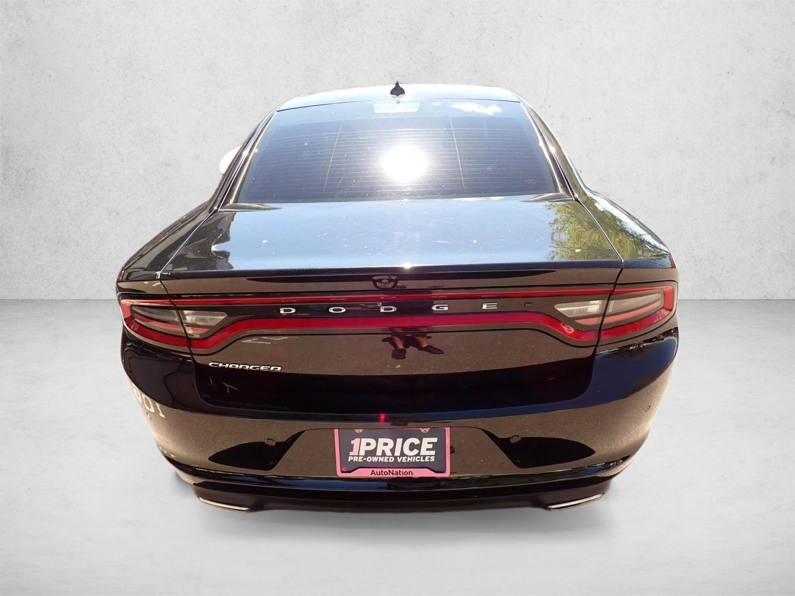 Used 2023 Dodge Charger SXT RWD image 3
