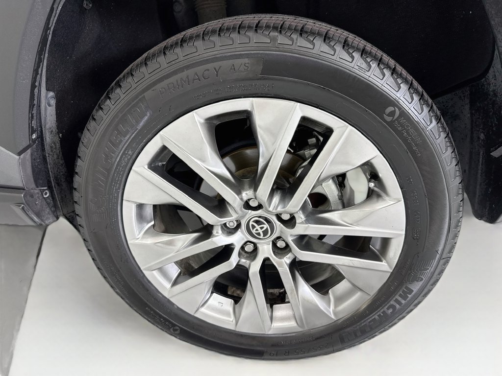 Used 2021 Toyota RAV4 Limited FWD image 30