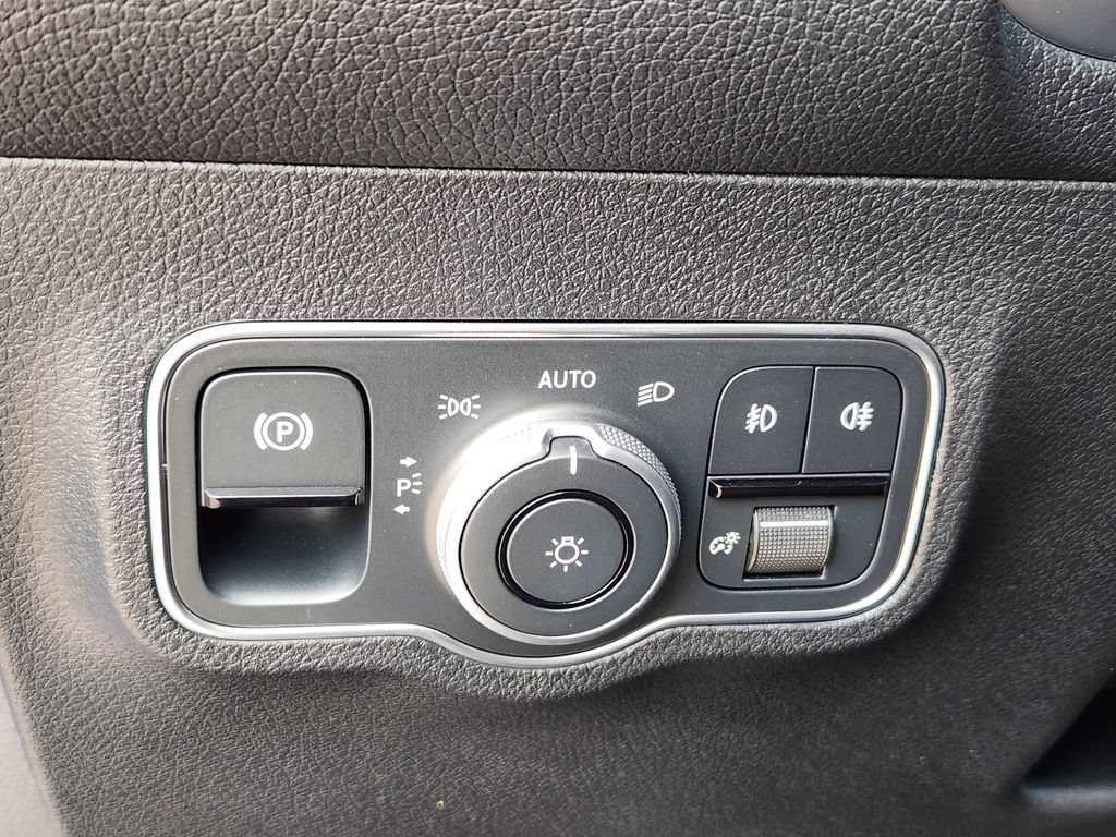 New 2026 Mercedes-Benz GLB 250 4MATIC image 22