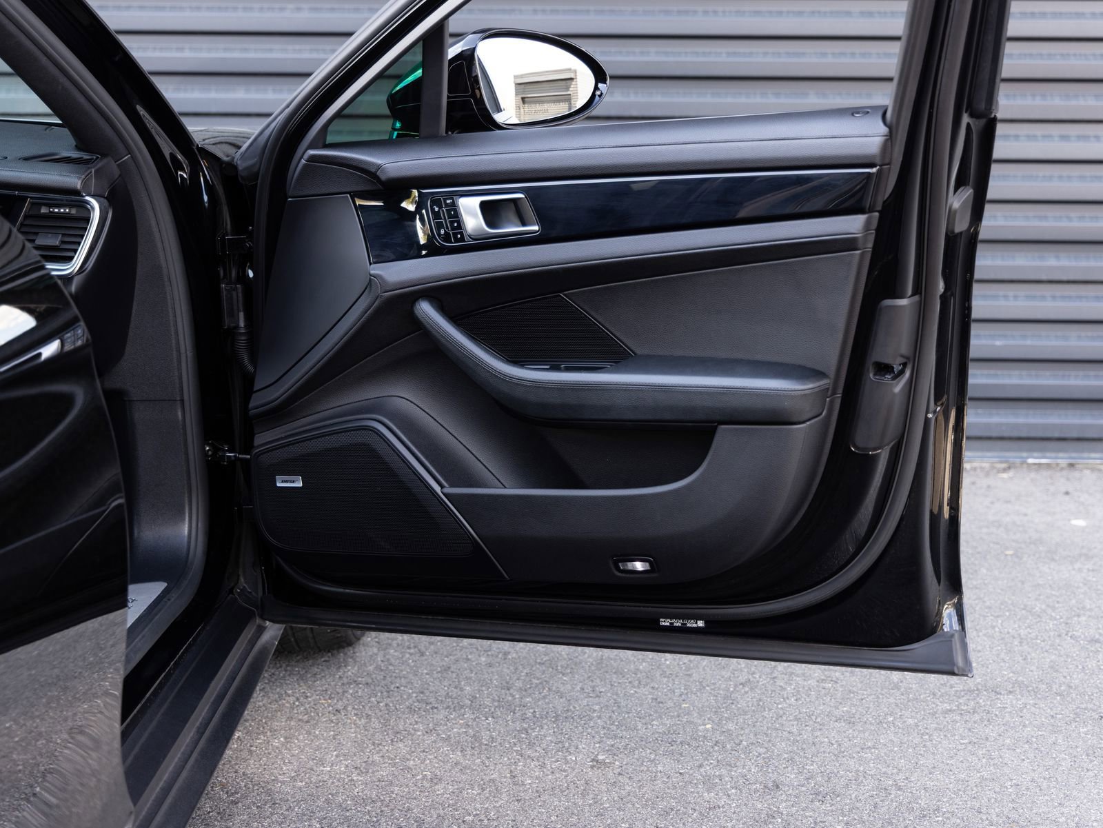 Used 2018 Porsche Panamera 4 image 30