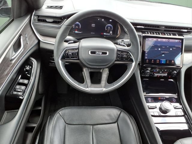 Used 2023 Jeep Grand Cherokee L Overland w/ MOPAR Finishing Package AWD/4WD image 17