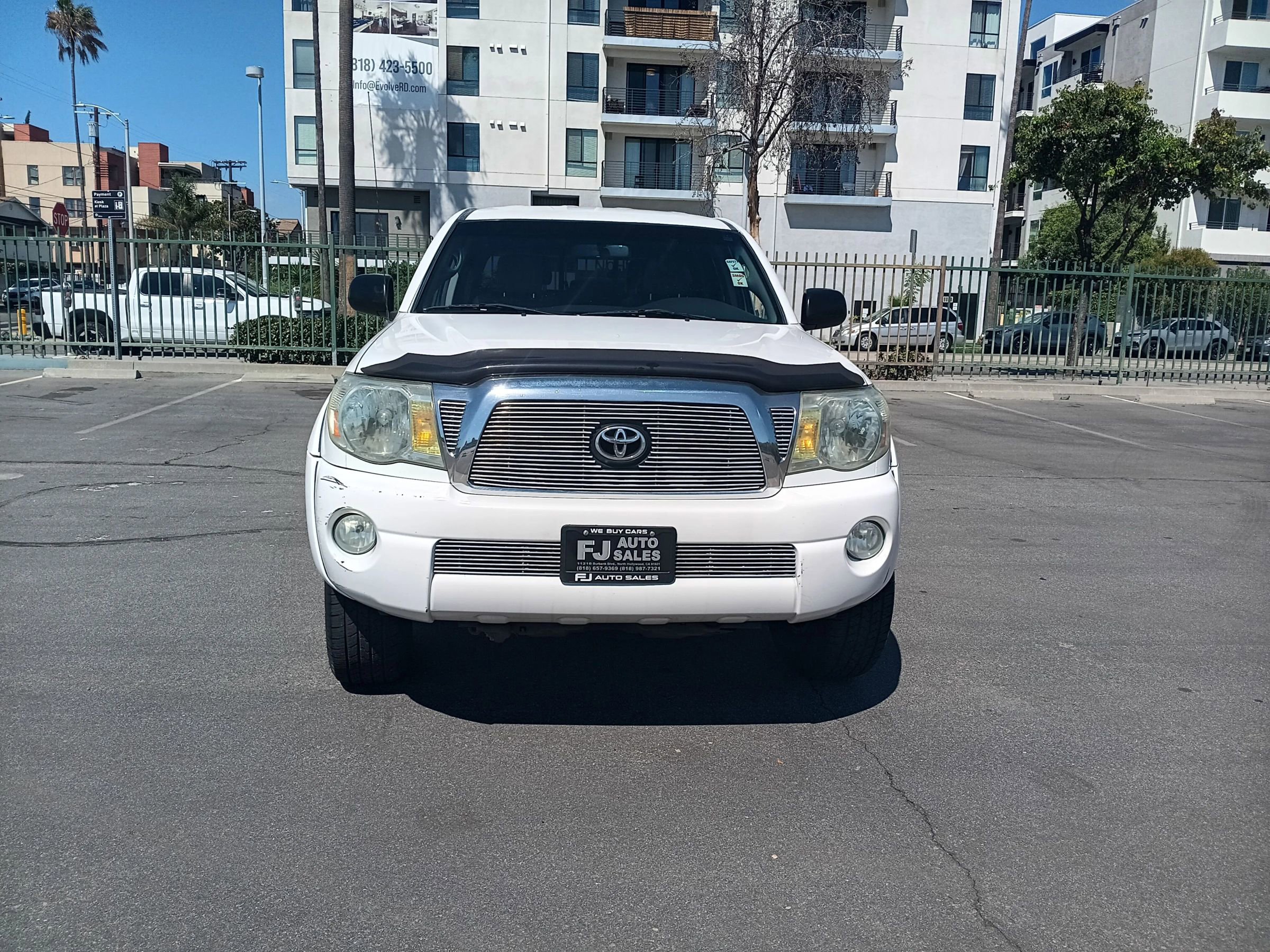 Used 2005 Toyota Tacoma PreRunner image 3