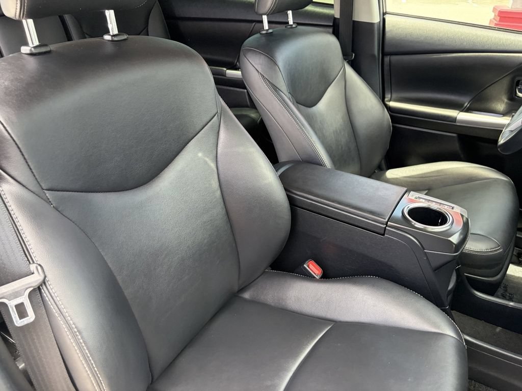 Certified 2017 Toyota Prius V FWD image 16