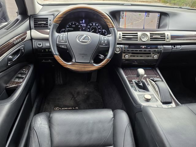 Used 2016 Lexus LS 460 w/ Comfort Package image 11