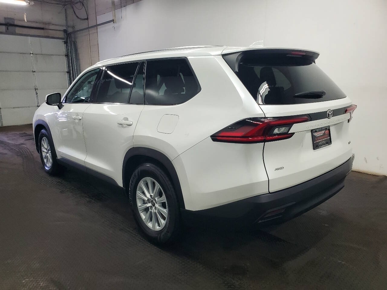 Used 2025 Toyota Grand Highlander AWD image 5