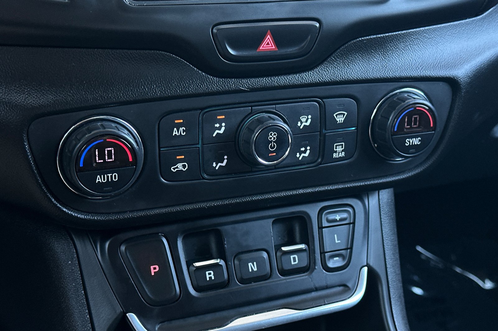 Used 2019 GMC Terrain SLE w/ Driver Convenience Package FWD image 27