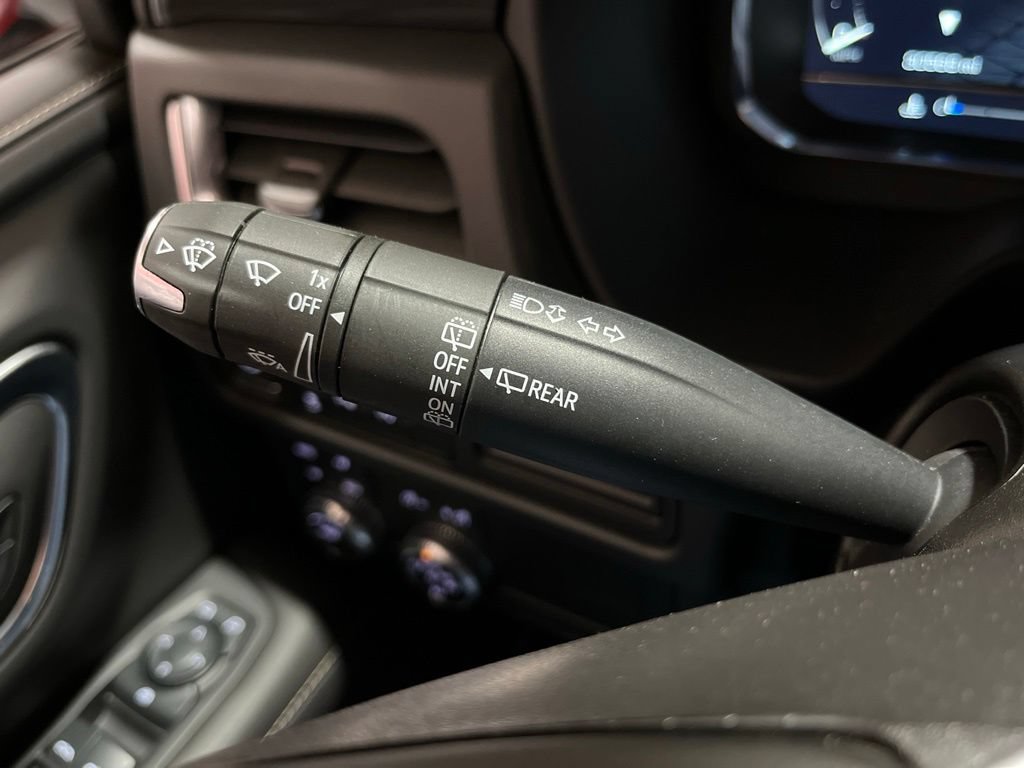 Certified 2024 GMC Yukon XL SLT AWD/4WD image 25