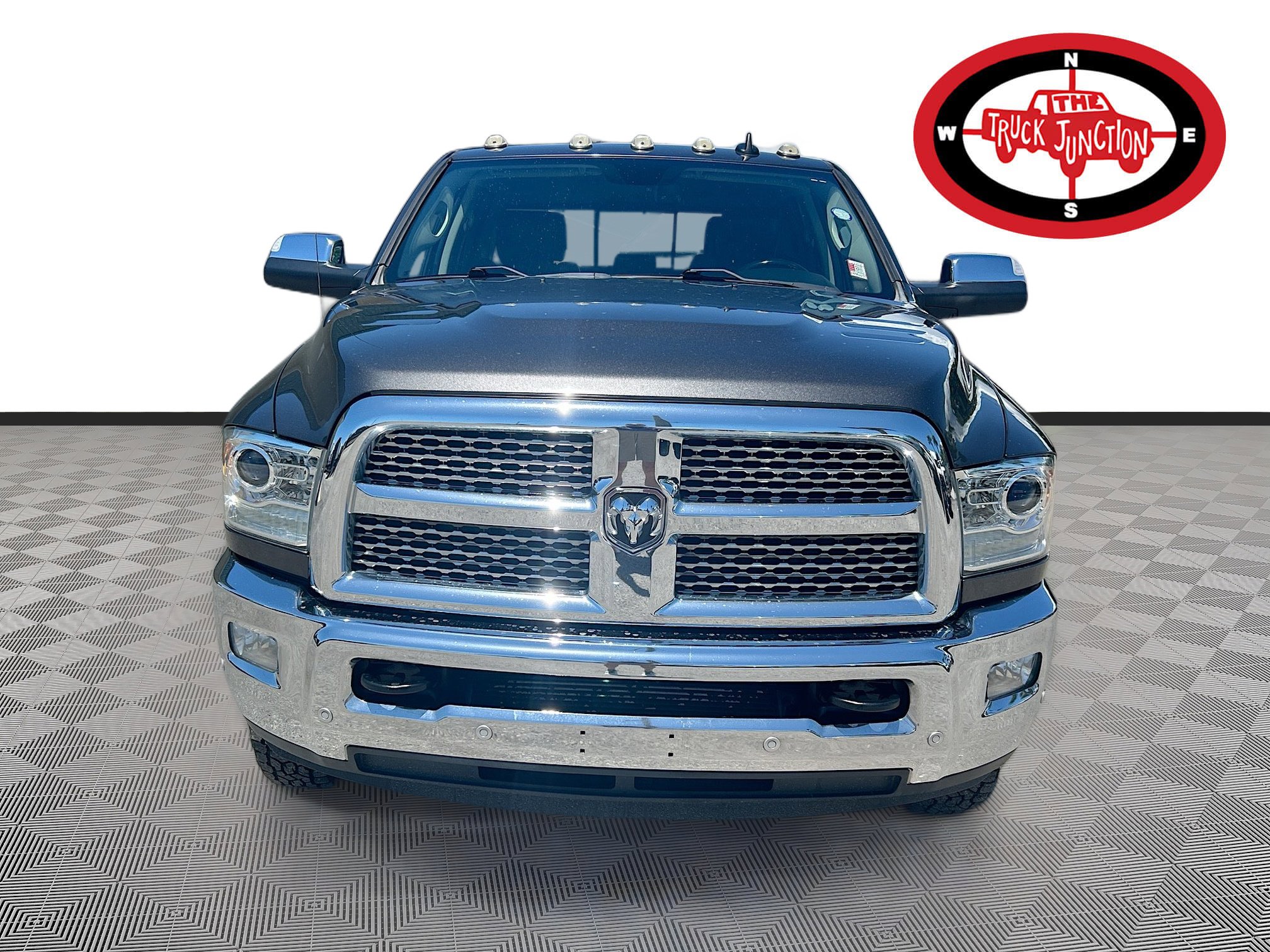 Used 2018 RAM 3500 Laramie AWD/4WD image 2