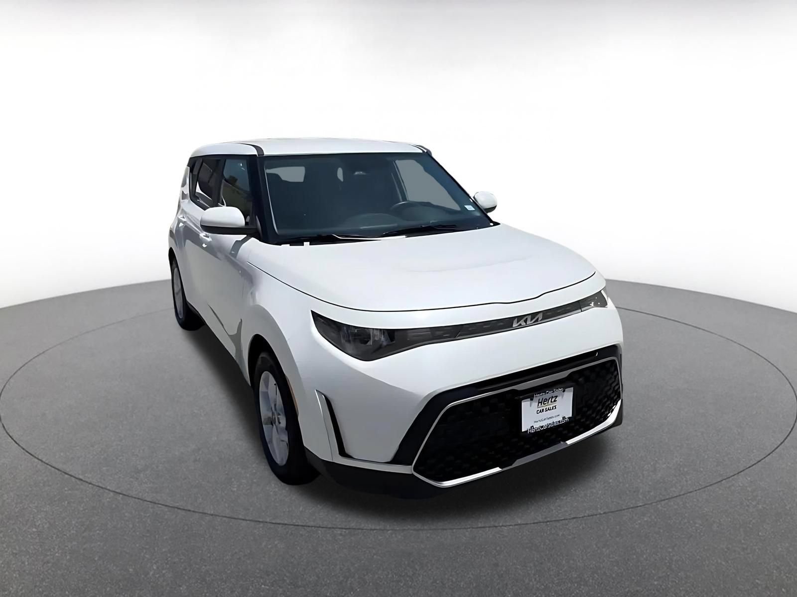 Used 2025 Kia Soul LX w/ LX Technology Package FWD image 3