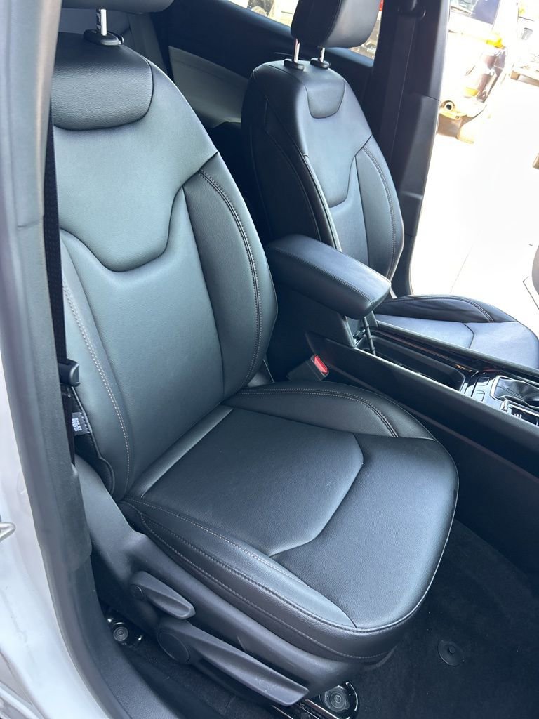 Used 2024 Jeep Compass Limited image 16