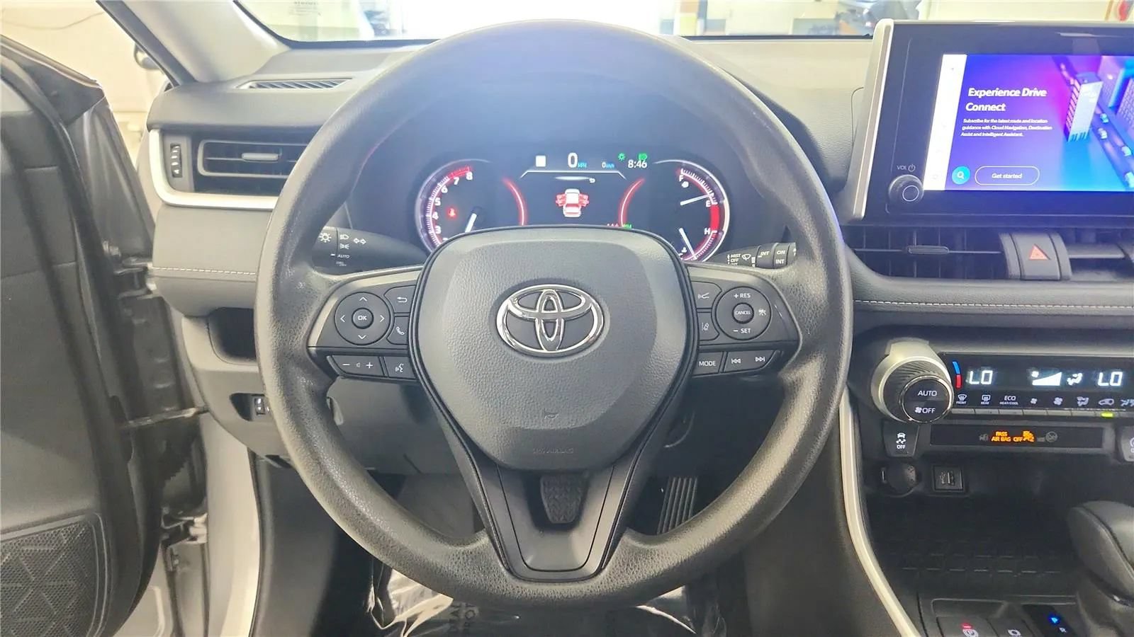 Used 2024 Toyota RAV4 XLE FWD image 32