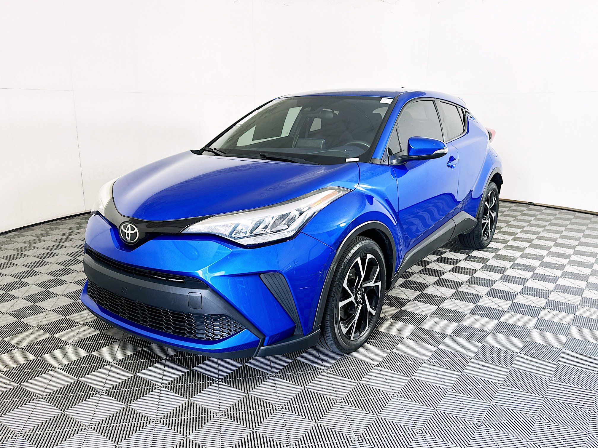 Used 2021 Toyota C-HR XLE FWD image 7