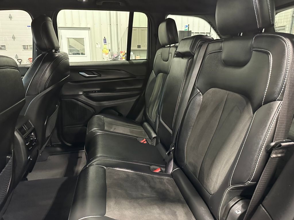 Used 2023 Jeep Grand Cherokee Altitude image 24