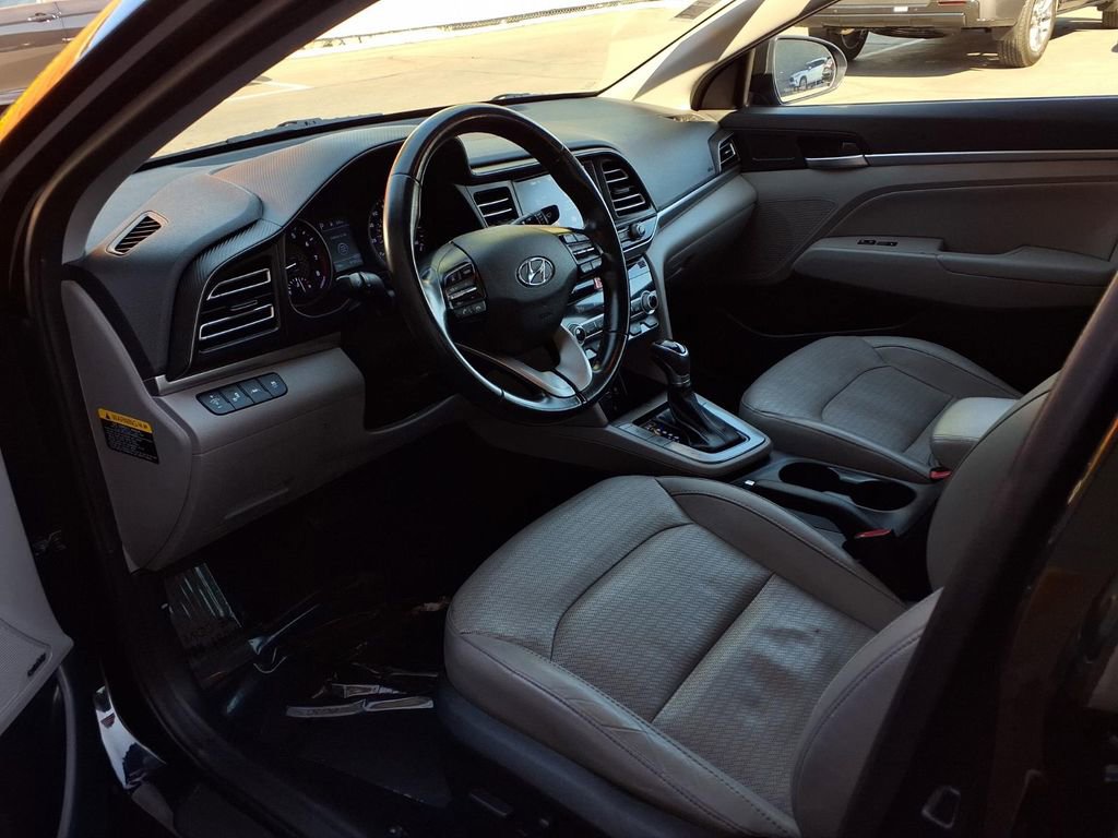 Used 2019 Hyundai Elantra Limited image 15